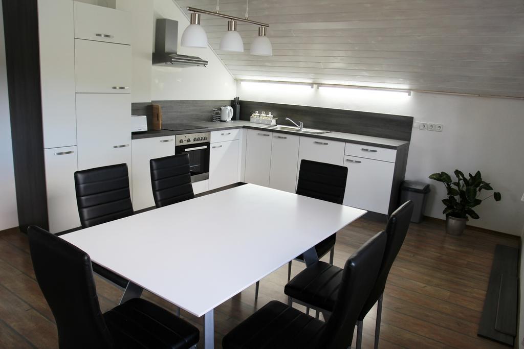 Lake House Apartment Medvode Eksteriør billede