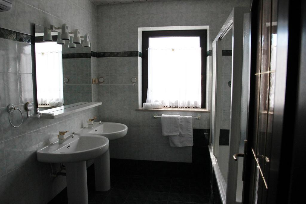 Lake House Apartment Medvode Eksteriør billede
