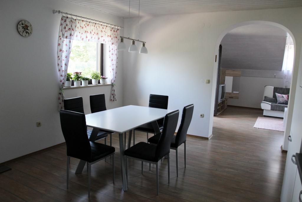 Lake House Apartment Medvode Eksteriør billede