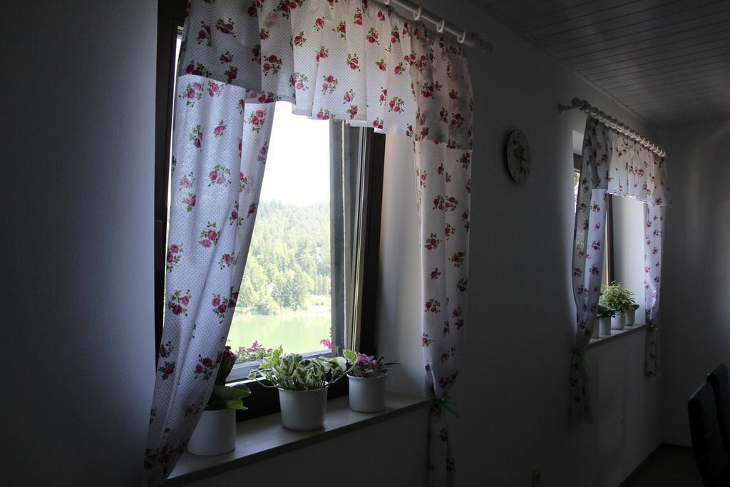 Lake House Apartment Medvode Eksteriør billede